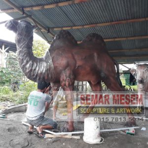 Buat Patung Unta Dari Kertas Studiopatung Patung Wisuda Untar