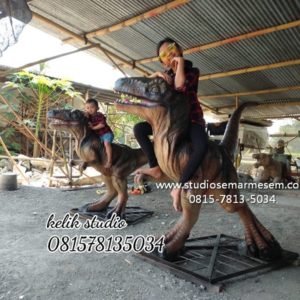 Dua Patung Dinosaurus Tamandinogarut Patung Bandung Bondowoso